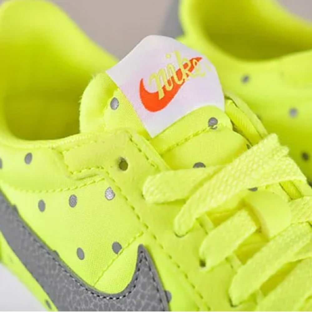 Nike Volt Poka Dot Roshe - Picture 4 of 5